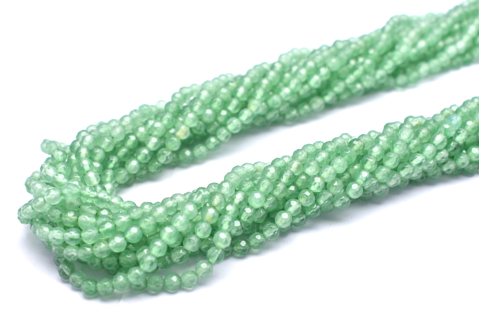 A stylish 8-line bunch necklace featuring faceted green jade beads, weighing 90 grams.
#GreenJade #JadeNecklace #FacetedBeads #GemstoneJewelry #ChicJewelry #ElegantStyle #BeadedNecklace #NaturalGemstones #LuxuryJewelry #StatementJewelry