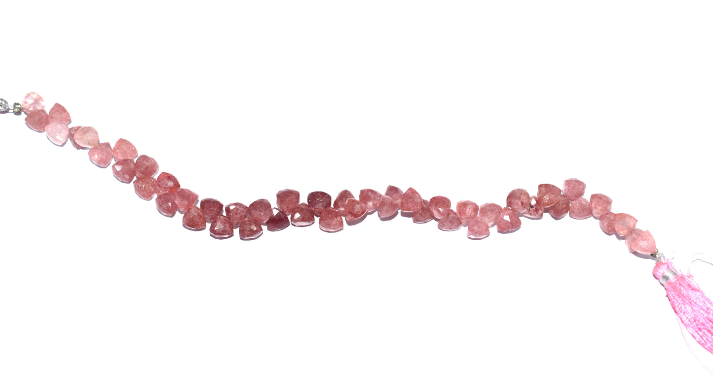 An 8-inch strand of natural Red Aventurine triangle faceted beads, perfect for creating bold, vibrant jewelry pieces.
#RedAventurine #TriangleBeads #FacetedBeads #GemstoneJewelry #JewelryMaking #NaturalGemstones #BeadedJewelry #CustomJewelry #BoldDesigns #LuxuryJewelry