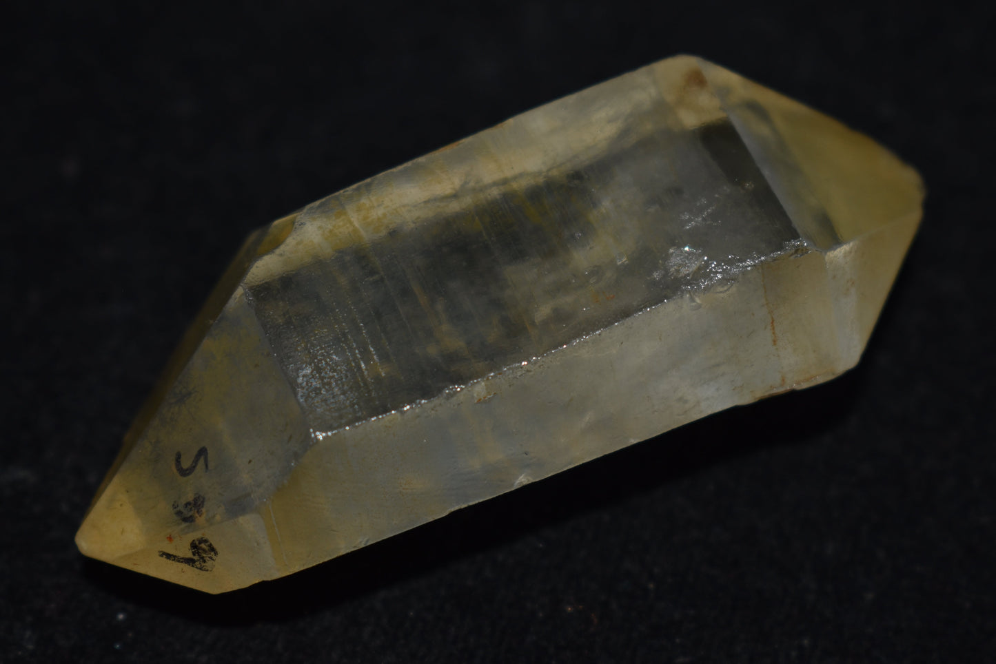 Double Terminated Crystal Point – Ideal for Deep Spiritual Healing and Energy Balance #DoubleTerminatedCrystal #SpiritualHealing #EnergyBalance #CrystalHealing #NaturalGemstone