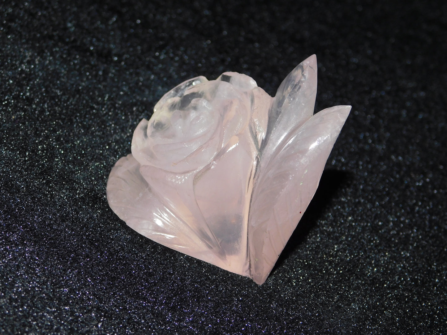 Natural Rose Quartz Curved Flower for love, healing, and emotional balance #RoseQuartz #CurvedFlower #EmotionalHealing #HealingCrystals #LoveHealing #CrystalHealing #SelfLove #HeartChakra #HealingStones #Compassion #PositiveEnergy #NaturalGemstones #HolisticHealing #SpiritualGrowth