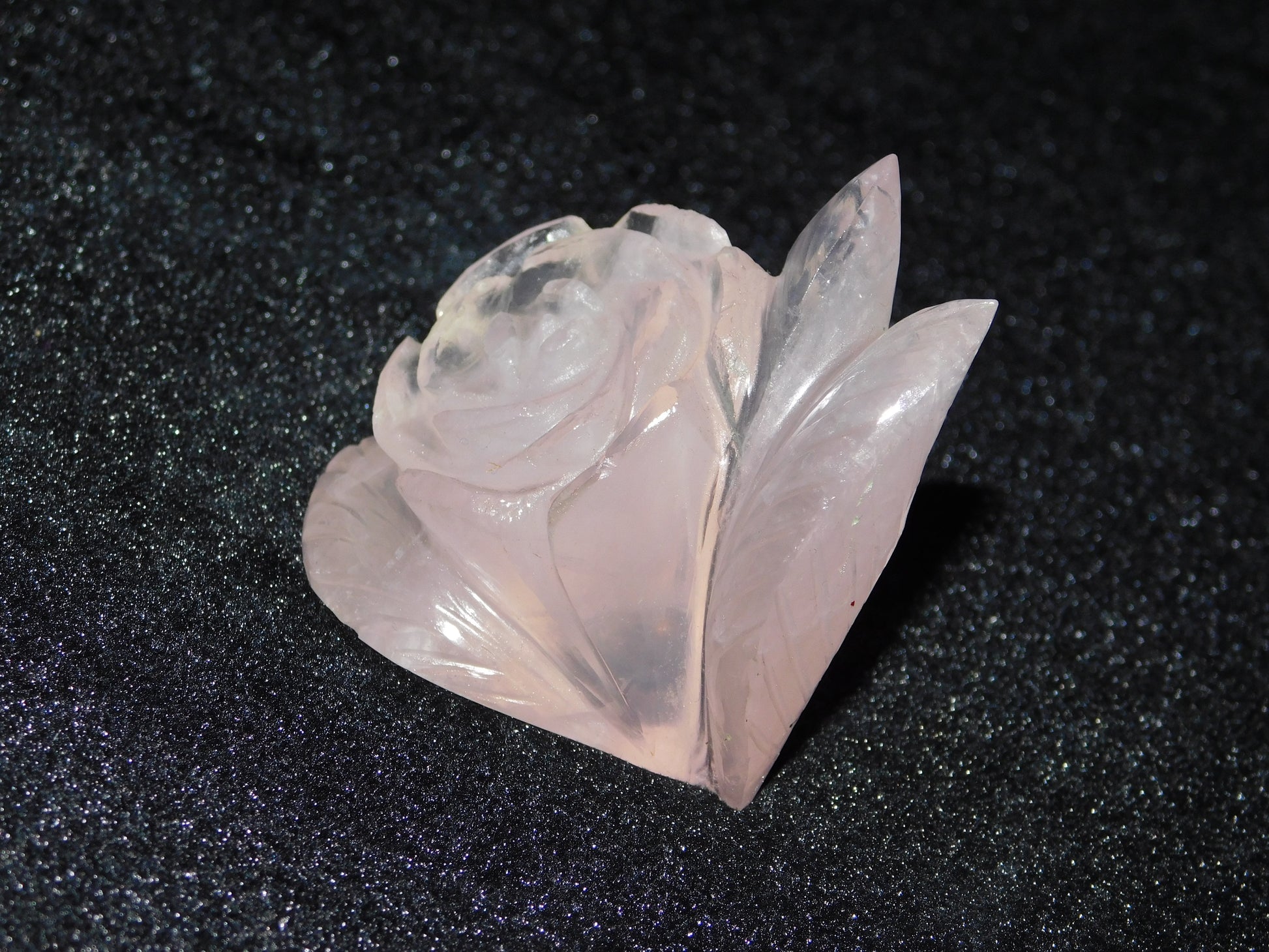 Natural Rose Quartz Curved Flower for love, healing, and emotional balance #RoseQuartz #CurvedFlower #EmotionalHealing #HealingCrystals #LoveHealing #CrystalHealing #SelfLove #HeartChakra #HealingStones #Compassion #PositiveEnergy #NaturalGemstones #HolisticHealing #SpiritualGrowth