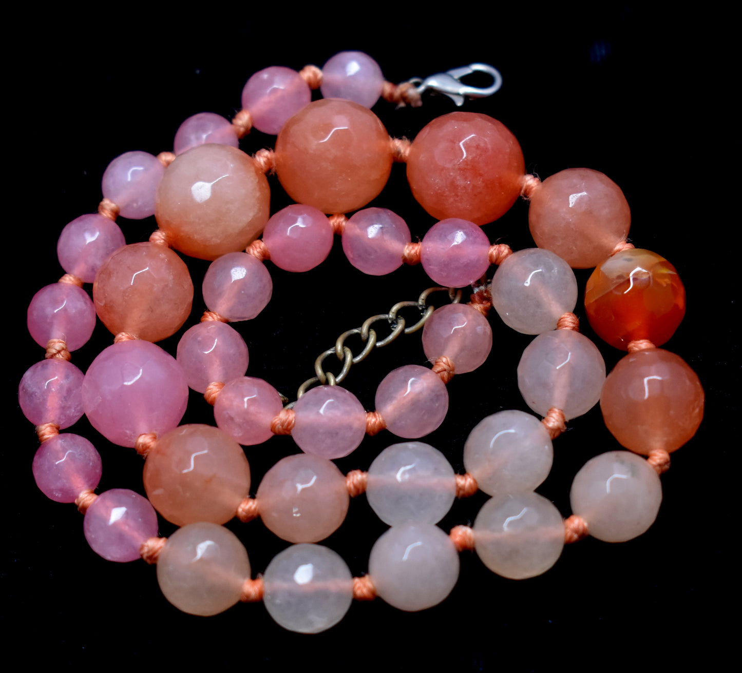 Natural Rose Quartz Round Faceted Bead Necklace 54.60 Gram 17 Inches
#RoseQuartz #RoundBeads #FacetedBeads #GemstoneJewelry #RoseQuartzNecklace #BeadNecklace #HealingJewelry #NaturalGemstones #Beadwork