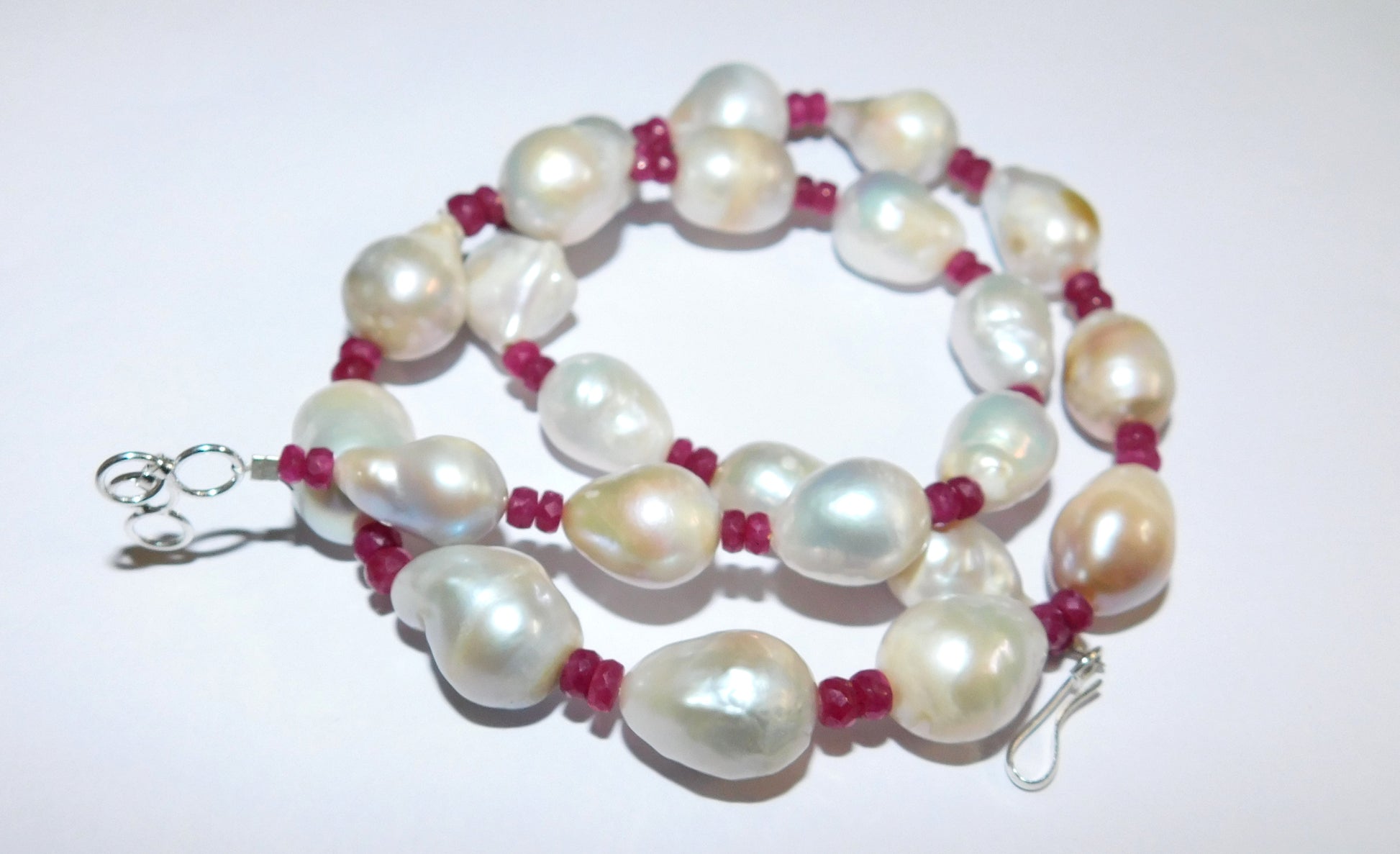 Pearl & Ruby Beads Baroque Necklace for elegance, luxury, and timeless beauty #PearlNecklace #RubyBeads #BaroqueNecklace #LuxuryJewelry #TimelessBeauty #ElegantStyle #PearlJewelry #RubyJewelry #StatementNecklace #JewelryDesign #HandcraftedJewelry #Glamour #FashionJewelry #LuxuryStyle