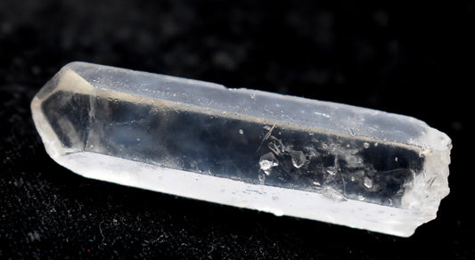 : Phantom Crystal Quartz Point enhances healing, Reiki, and spiritual energy, promoting deeper consciousness. #PhantomCrystal #Healing #Reiki #SpiritualEnergy #Crystal