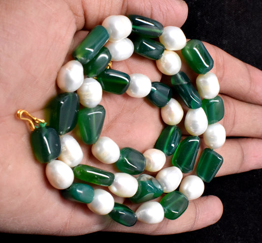 This beautiful necklace features Pearl and Green Onyx beads (9mm to 13x16mm) with a secure lock closure.
 #PearlNecklace #GreenOnyxJewelry #GemstoneJewelry #ElegantNecklace #HealingCrystals #FashionJewelry