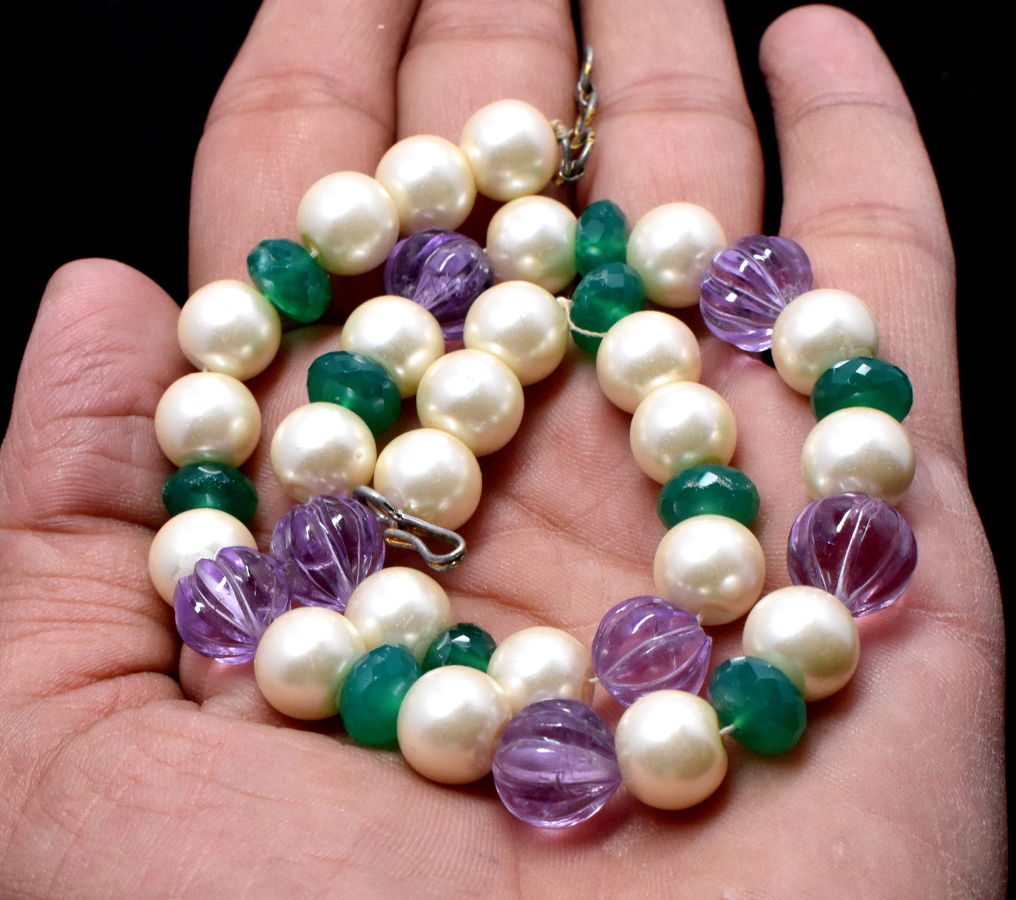 This elegant necklace features Amethyst Melon, Pearl, and Onyx beads (9mm to 11.5mm) with a lock closure.
 #AmethystNecklace #PearlOnyxMix #GemstoneJewelry #ElegantJewelry #HealingCrystals #FashionJewelry