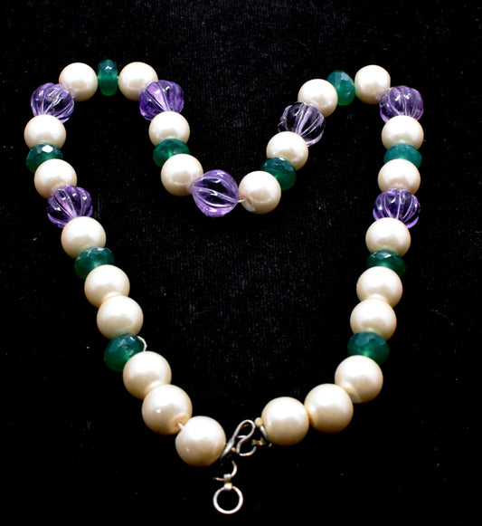 This elegant necklace features Amethyst Melon, Pearl, and Onyx beads (9mm to 11.5mm) with a lock closure. #AmethystNecklace #PearlOnyxMix #GemstoneJewelry #ElegantJewelry #HealingCrystals #FashionJewelry