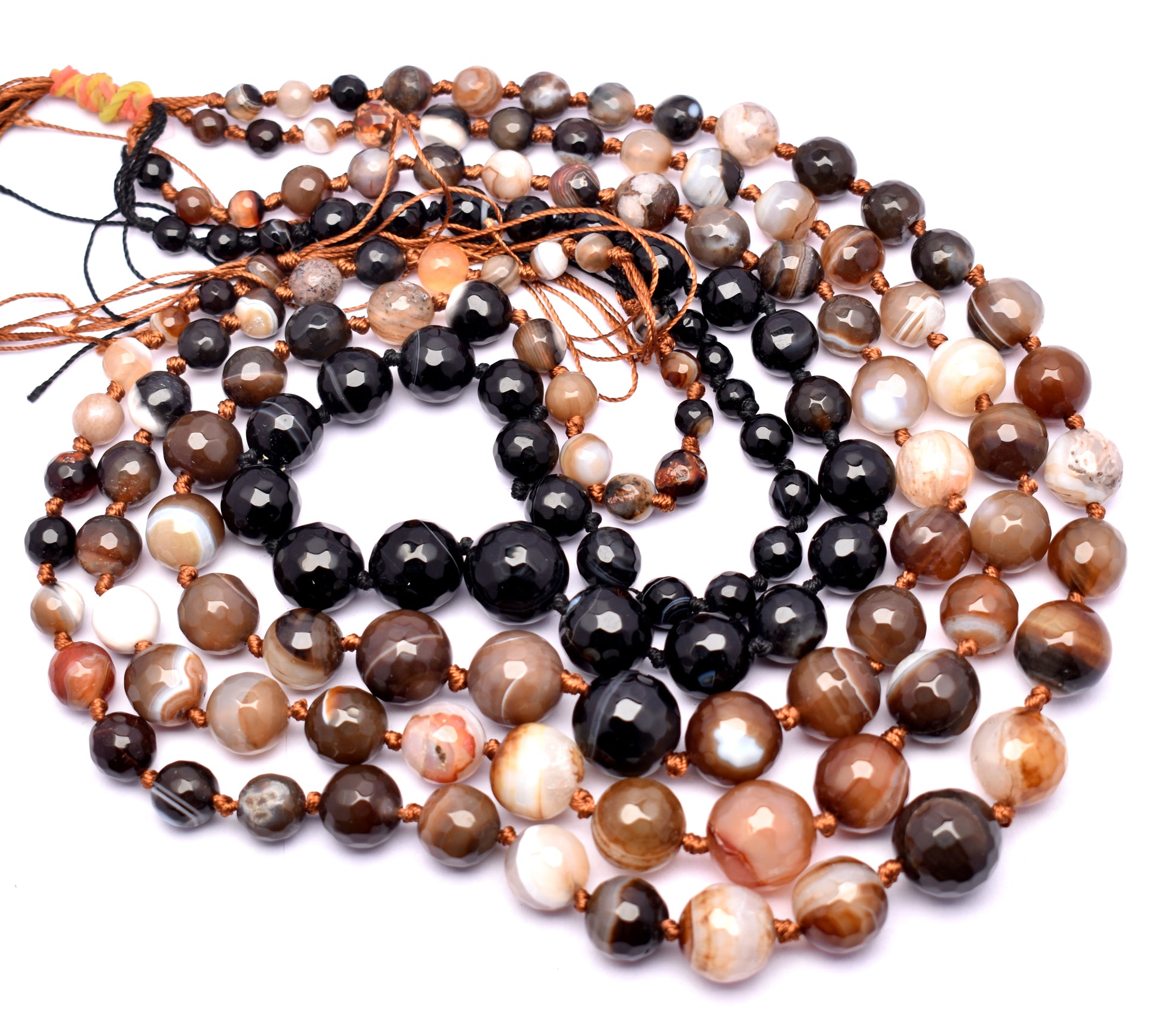 This elegant strand features knotted, round faceted Hakik beads (6mm to 16mm), perfect for jewelry making or collection.
#HakikBeads #FacetedBeads #GemstoneJewelry #HealingCrystals #CrystalBeads #FashionJewelry #JewelryMaking