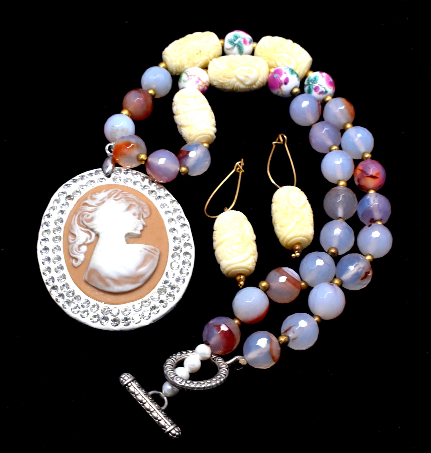 This stunning set features round faceted beads (10mm to 12x20mm) with a pendant necklace and matching earrings.
#FacetedBeadSet #PendantNecklace #EarringSet #GemstoneJewelry #ElegantJewelry #FashionJewelry