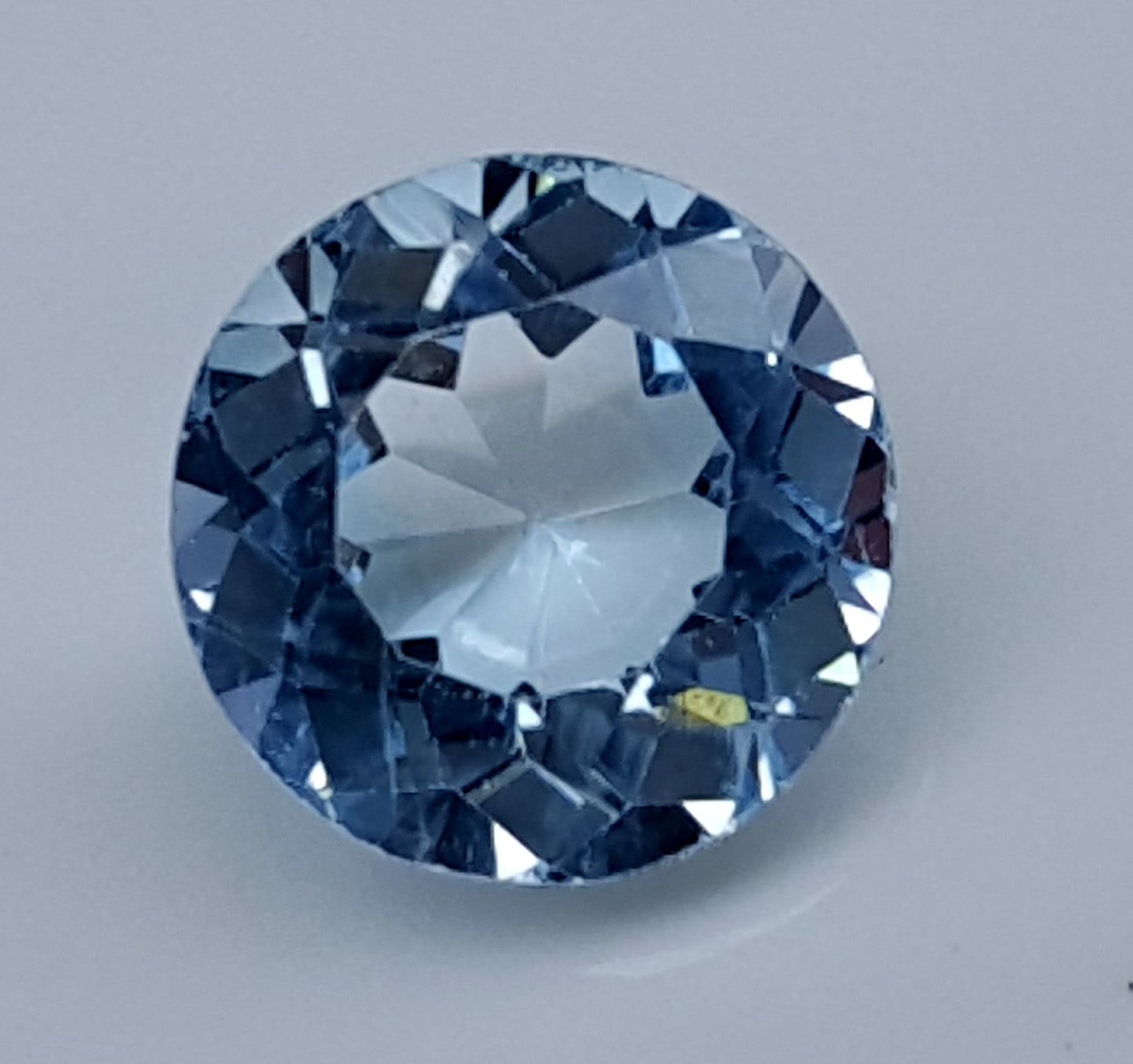 Blue Topaz round faceted gemstone, 9.00 carats, perfect for jewelry design.
#BlueTopaz #LooseGemstone #9CaratTopaz #FacetedGemstone #NaturalTopaz #JewelryMaking #TopazGemstone