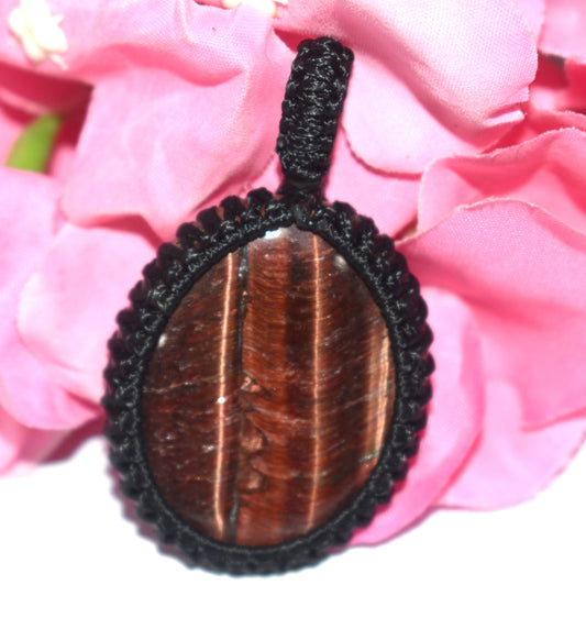 Very Rare & Natural Red Iron Tiger Eye Cabochon Macrame {Thread} Pendant - {Weight-10.44 Gram}