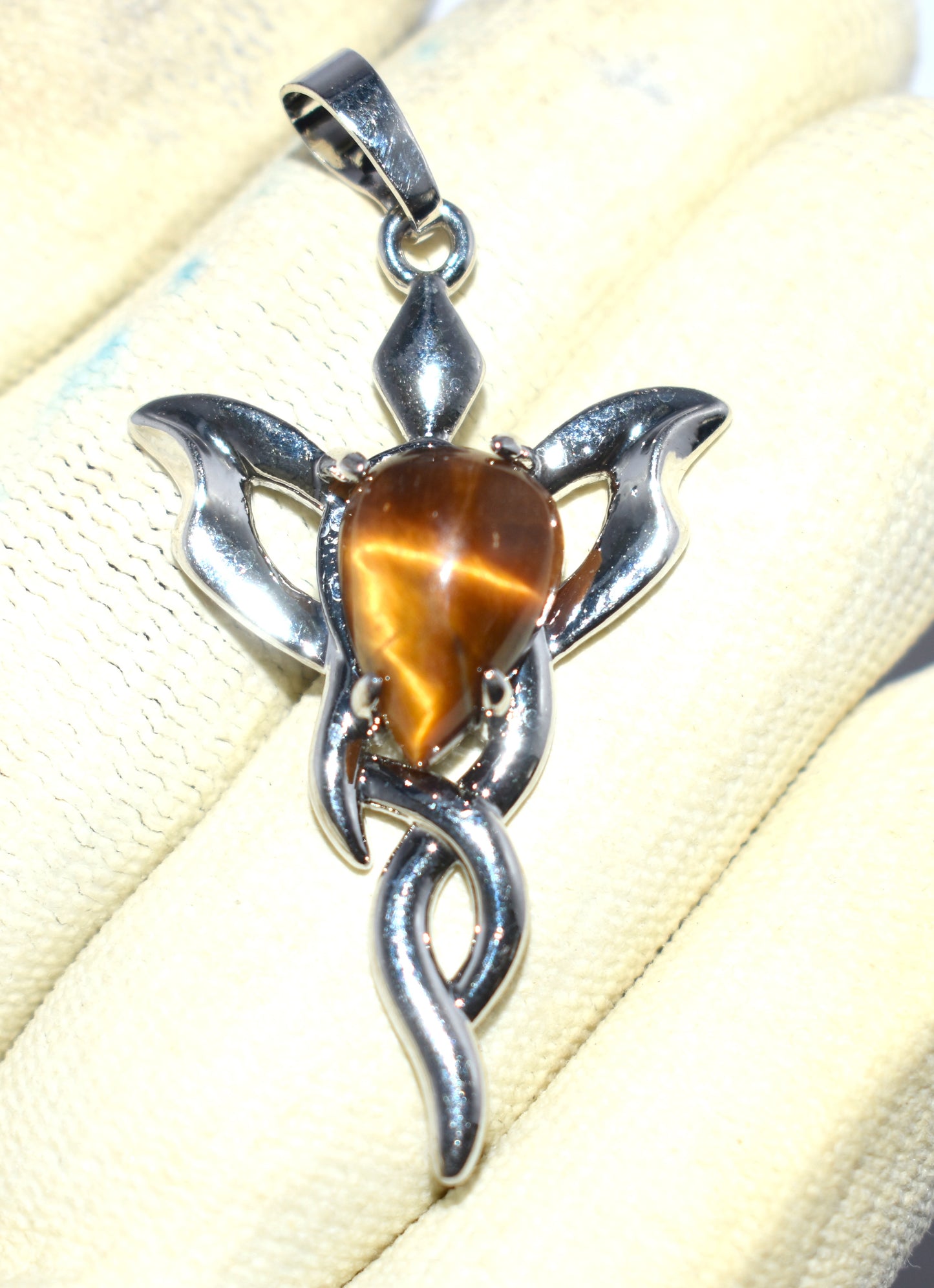 Beautiful Tiger Eye Locket, {Weight - 5.40 Gram}