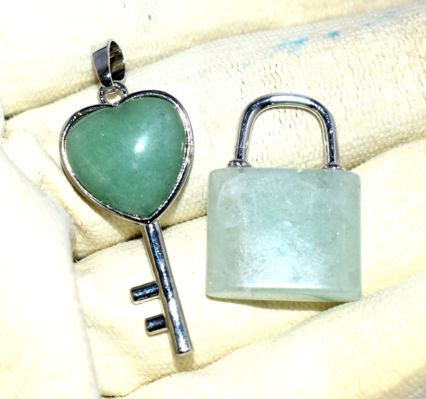 {Key and Lock} Green Aventurine Tala Chaabi Set, {Weight - 9.00 Gram}