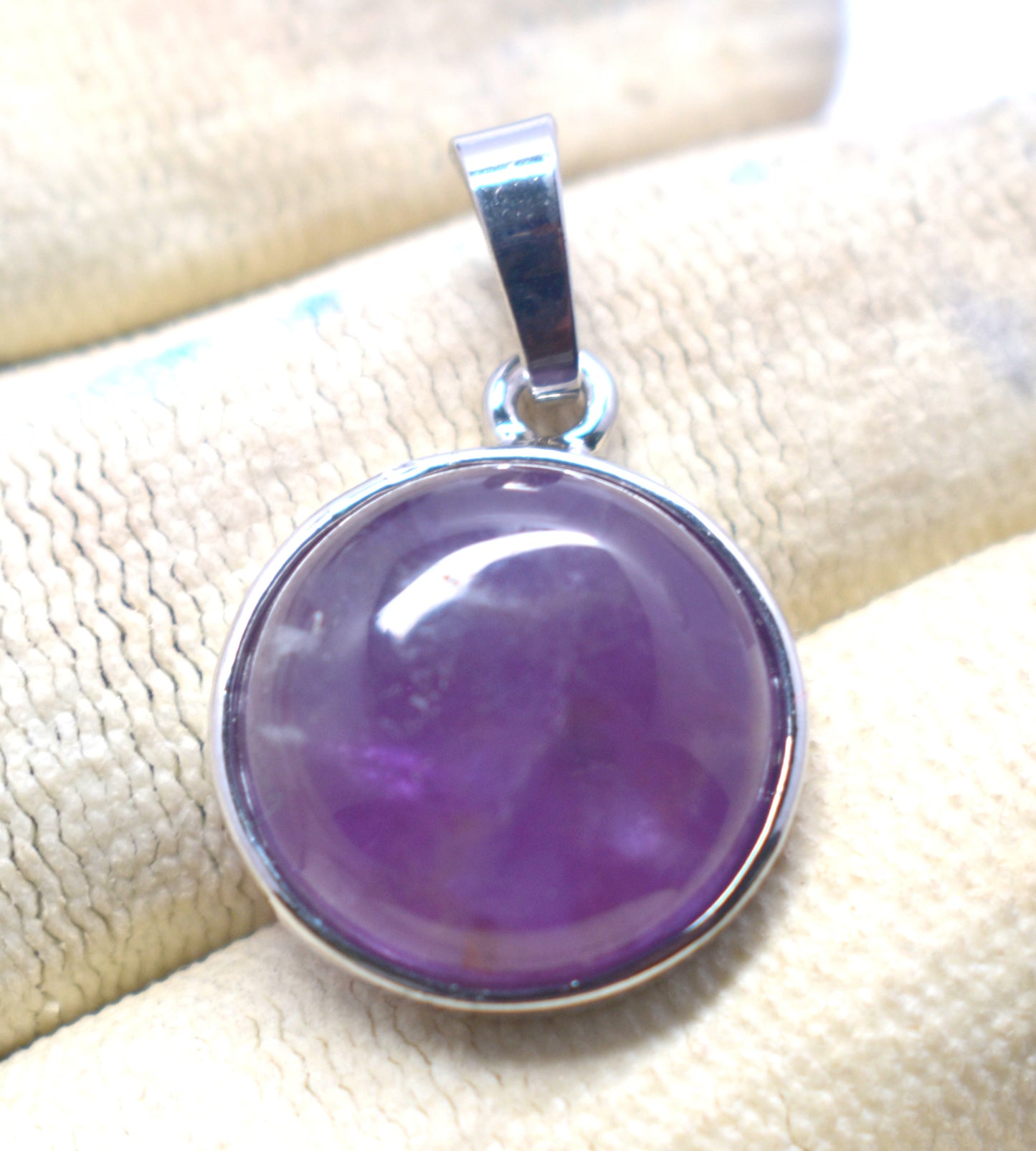 Beautiful Amethyst Locket, {Weight - 4.0 Gram}