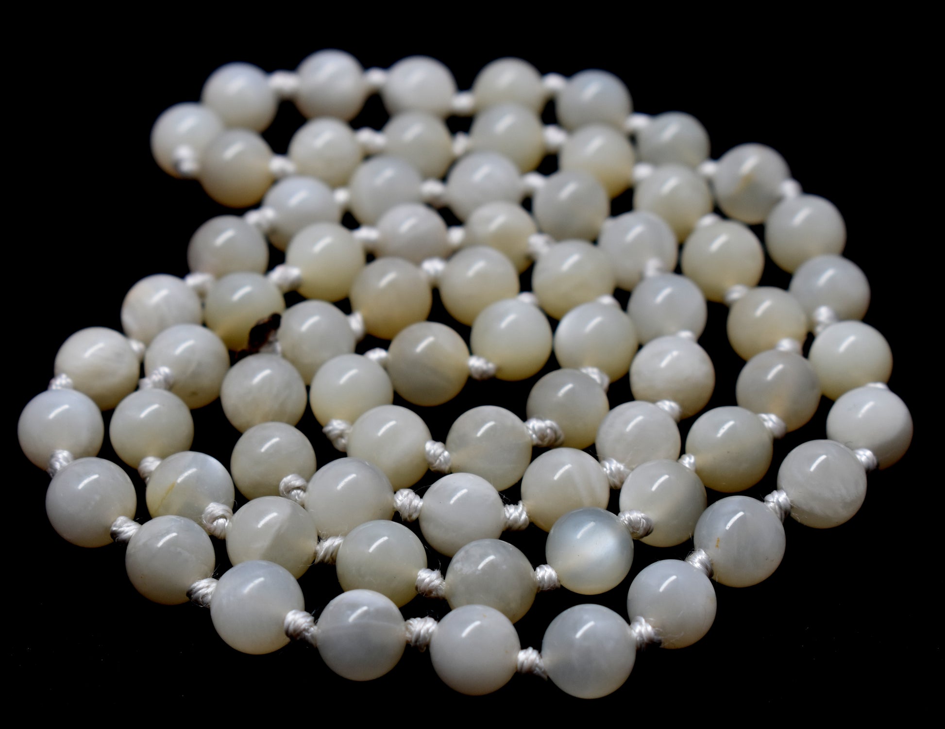  Moonstone Bead Knotted Mala – Enhances Intuition, Emotional Balance, and Spiritual Growth #Moonstone #Intuition #EmotionalBalance #CrystalHealing #Mala