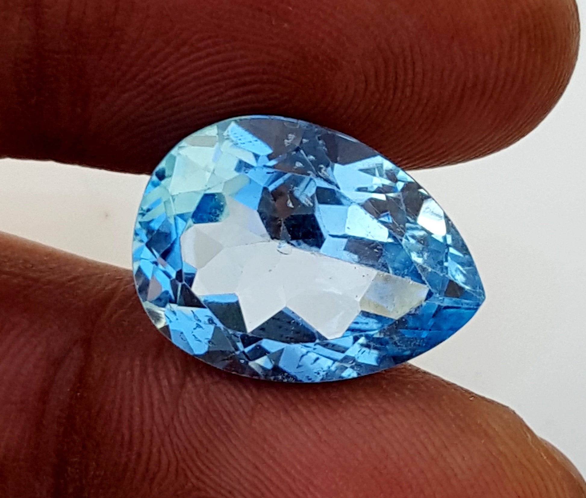 Natural Blue Topaz pear faceted loose gemstone, 14.50 carats, perfect for jewelry making and gemstone collectors.
#BlueTopazGemstone #LooseGemstone #FacetedGemstone #PearCutTopaz #14.50CaratGemstone #NaturalTopaz #JewelryMaking #GemstoneCollectors #LooseGemstone #CalibratedSize
