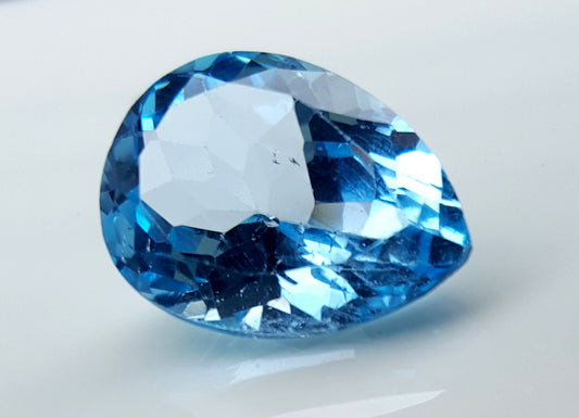 Natural Blue Topaz pear faceted loose gemstone, 14.50 carats, perfect for jewelry making and gemstone collectors.
#BlueTopazGemstone #LooseGemstone #FacetedGemstone #PearCutTopaz #14.50CaratGemstone #NaturalTopaz #JewelryMaking #GemstoneCollectors #LooseGemstone #CalibratedSize