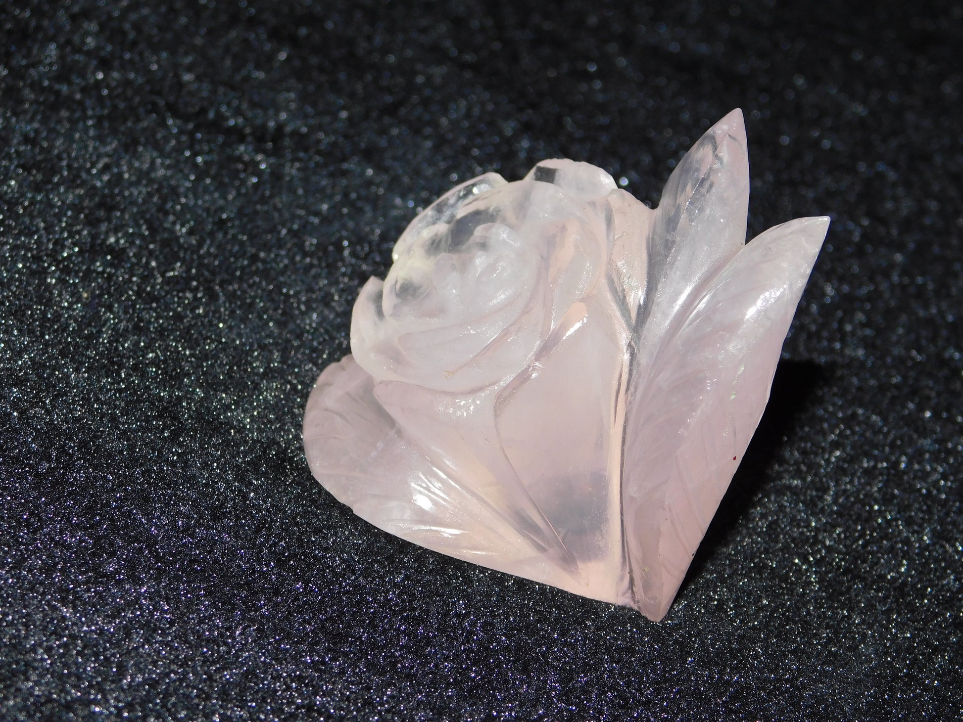 Natural Rose Quartz Curved Flower for love, healing, and emotional balance #RoseQuartz #CurvedFlower #EmotionalHealing #HealingCrystals #LoveHealing #CrystalHealing #SelfLove #HeartChakra #HealingStones #Compassion #PositiveEnergy #NaturalGemstones #HolisticHealing #SpiritualGrowth