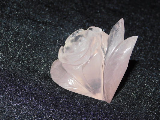 Natural Rose Quartz Curved Flower for love, healing, and emotional balance #RoseQuartz #CurvedFlower #EmotionalHealing #HealingCrystals #LoveHealing #CrystalHealing #SelfLove #HeartChakra #HealingStones #Compassion #PositiveEnergy #NaturalGemstones #HolisticHealing #SpiritualGrowth