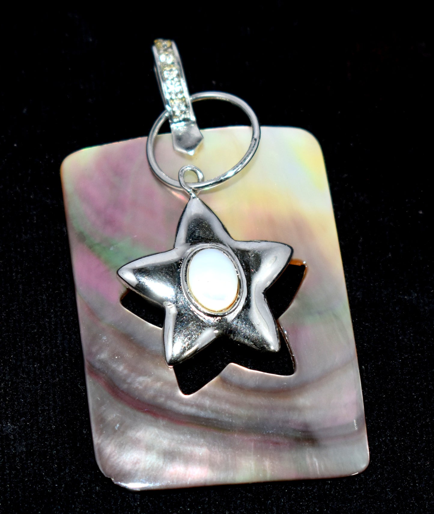 Stylish Mother of Pearl Shell Pendant – Unique and Handcrafted with Elegance #MotherOfPearl #ShellPendant #HandmadeJewelry #StylishAccessories #ElegantDesign