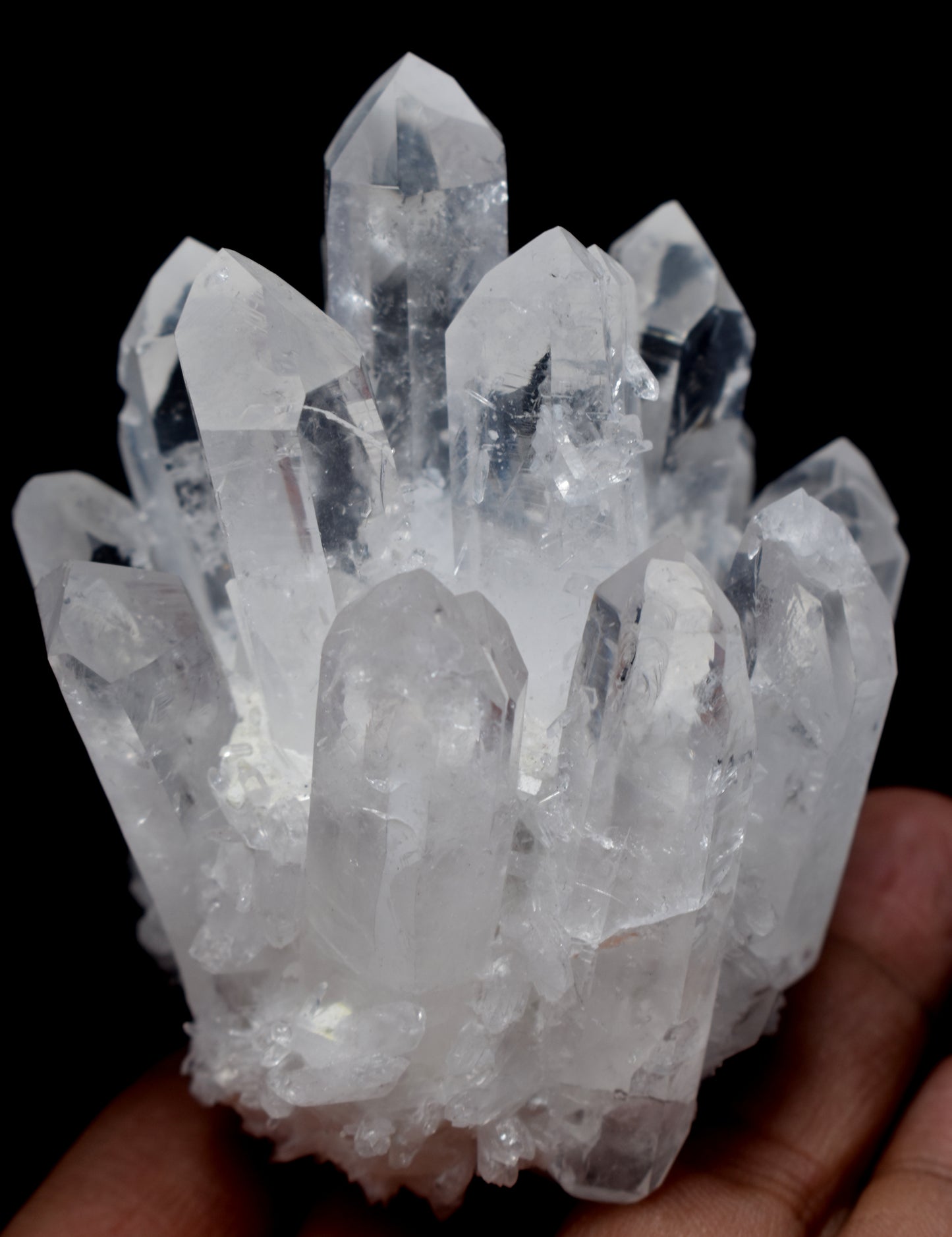 This Clear Quartz Cluster Point (1.00 KG) is ideal for Chakra healing and Reiki energy work.
 #ClearQuartzCluster #ChakraHealing #ReikiHealing #MineralCollection #HealingCrystals #CrystalSpecimen #EnergyHealing
