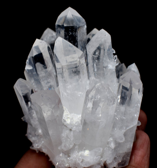 This Clear Quartz Cluster Point (1.00 KG) is ideal for Chakra healing and Reiki energy work.
 #ClearQuartzCluster #ChakraHealing #ReikiHealing #MineralCollection #HealingCrystals #CrystalSpecimen #EnergyHealing






