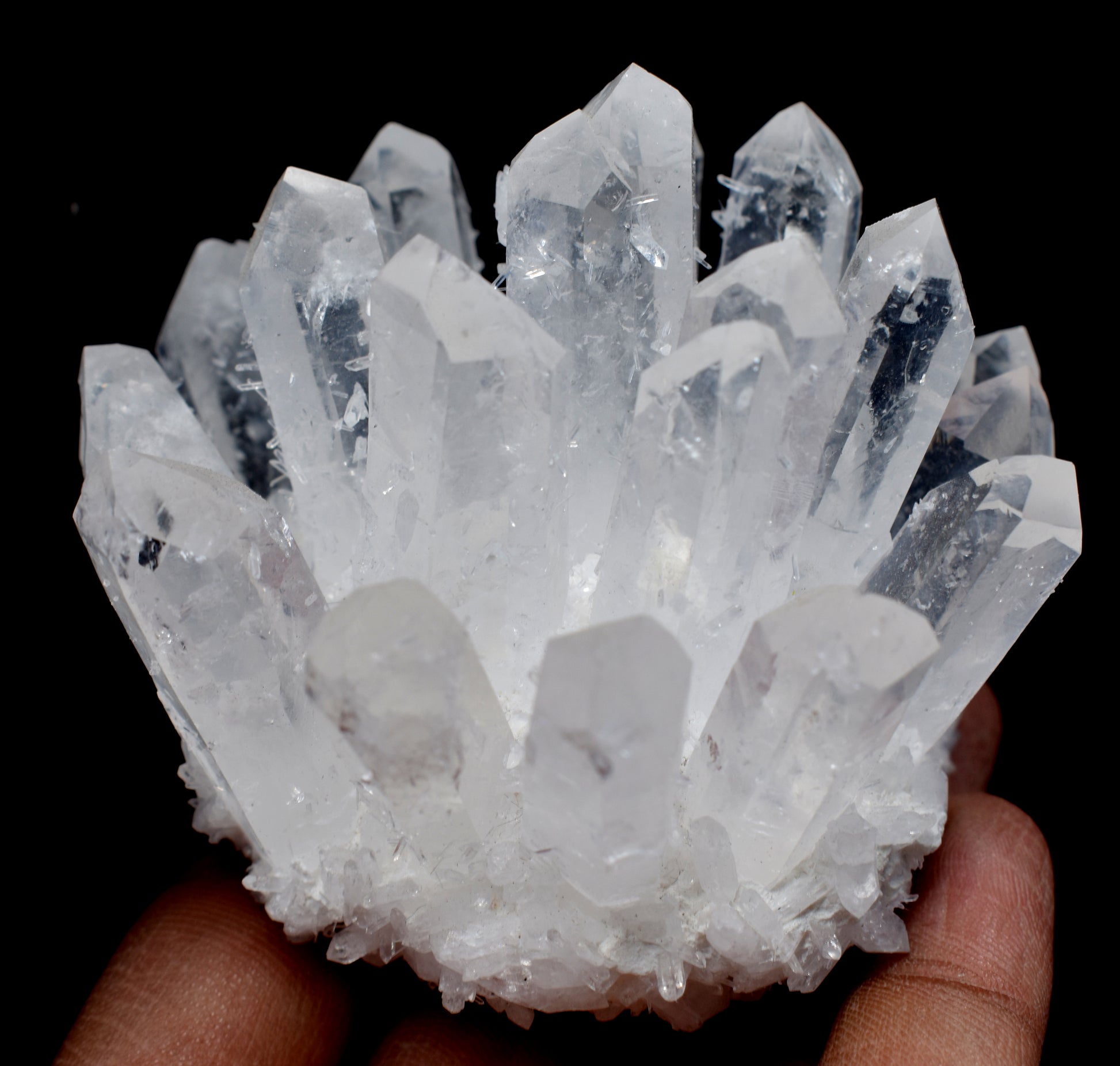 This Natural Clear Quartz Cluster weighs 1.00 KG, known for its powerful healing and clarity properties.
#ClearQuartzCluster #HealingCrystals #NaturalQuartz #CrystalHealing #EnergyHealing #CrystalDecor

