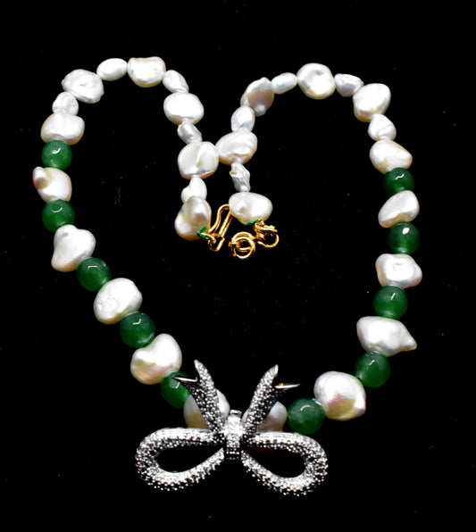 This beautiful pearl necklace features beads (6x8.5mm to 9.5x13.5mm) with a pendant and lock closure.
 #PearlNecklace #PendantNecklace #GemstoneJewelry #ElegantJewelry #HealingCrystals #FashionJewelry






